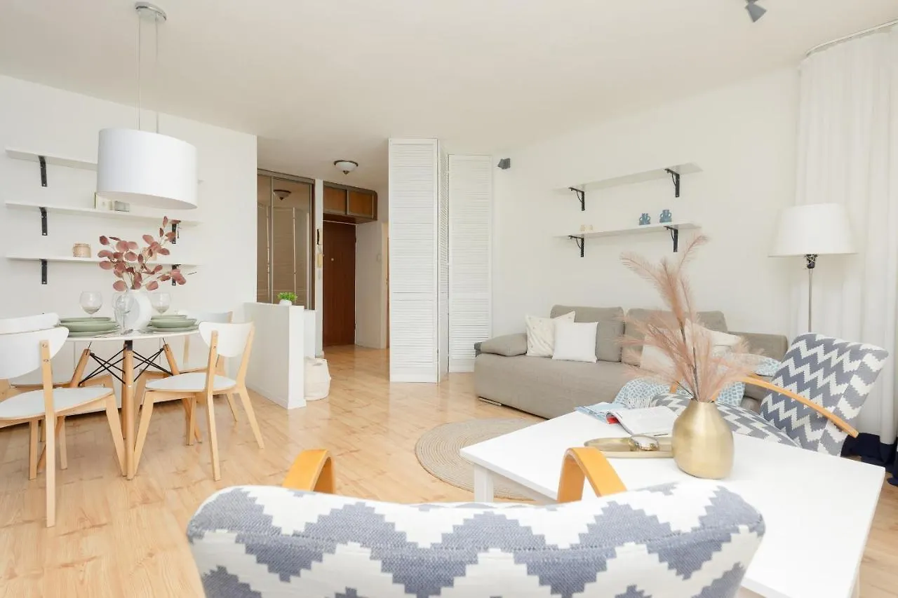 Central Warsaw Apartment With Home Office By Renters 0*,