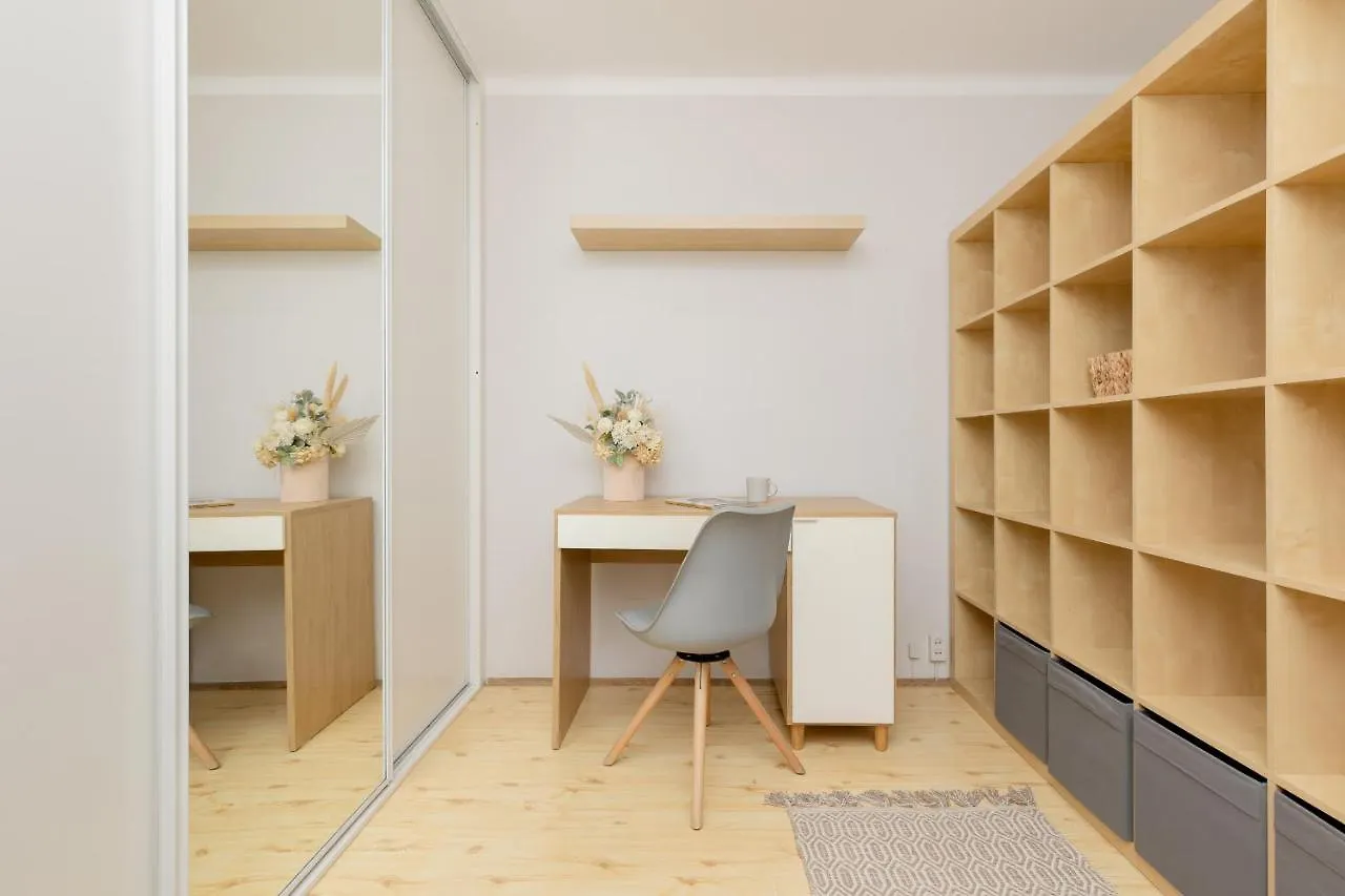 Central Warsaw Apartment With Home Office By Renters ポーランド